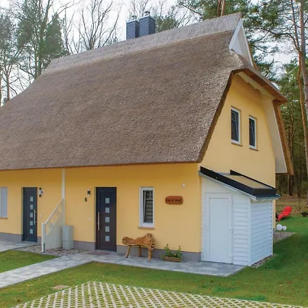 Holiday home Reetdachhaus Kiek In Wald *